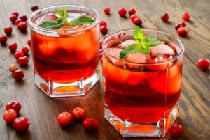 размешанная настойка из клюквы